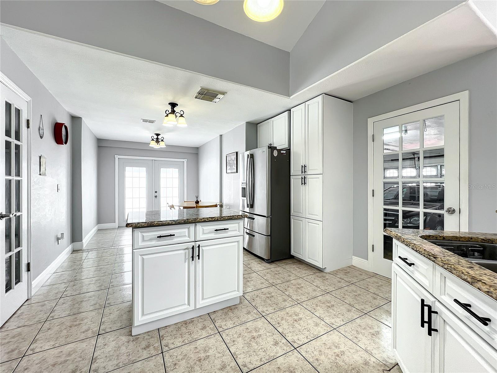 138 SEABREEZE CIR