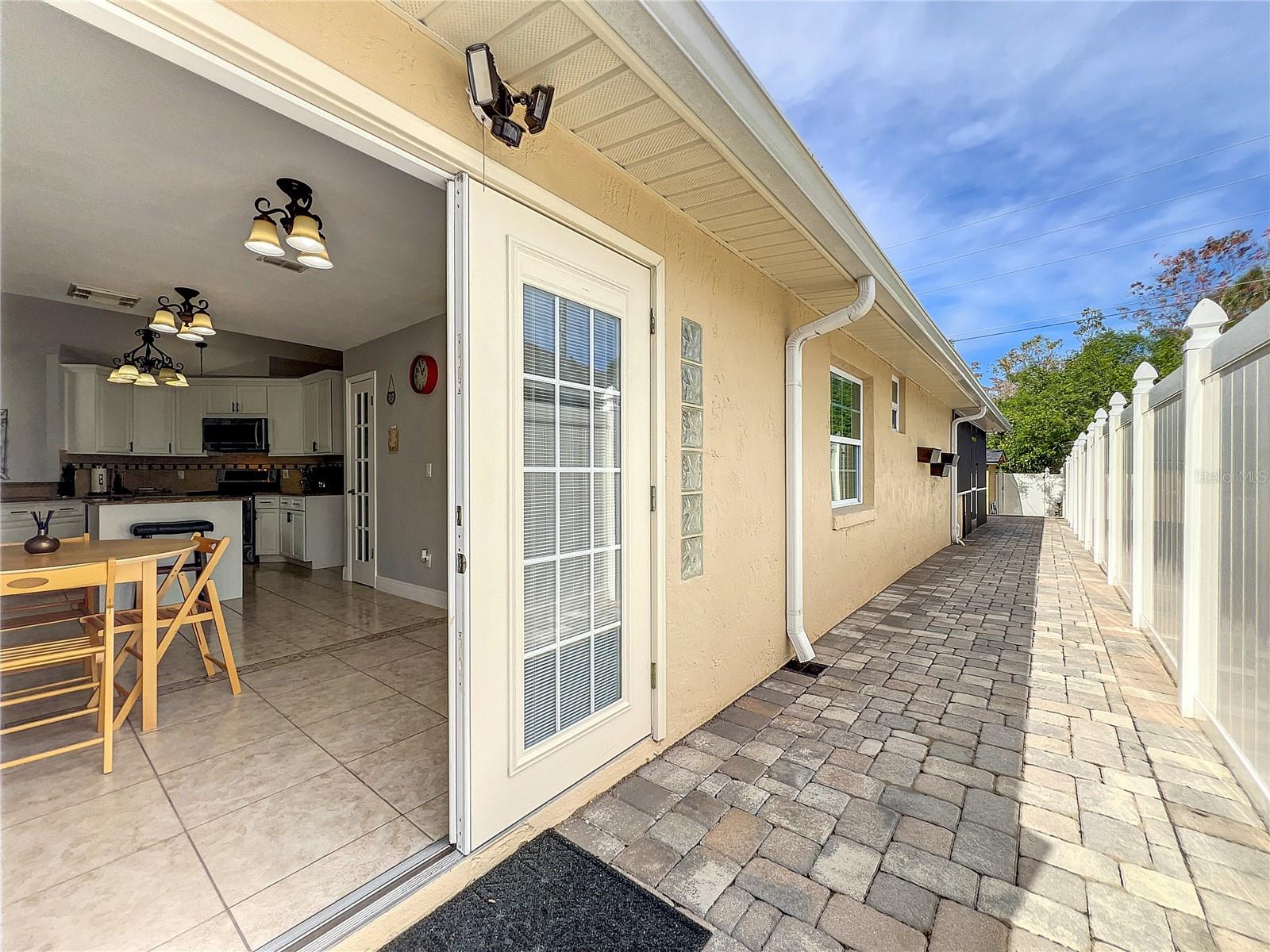 138 SEABREEZE CIR