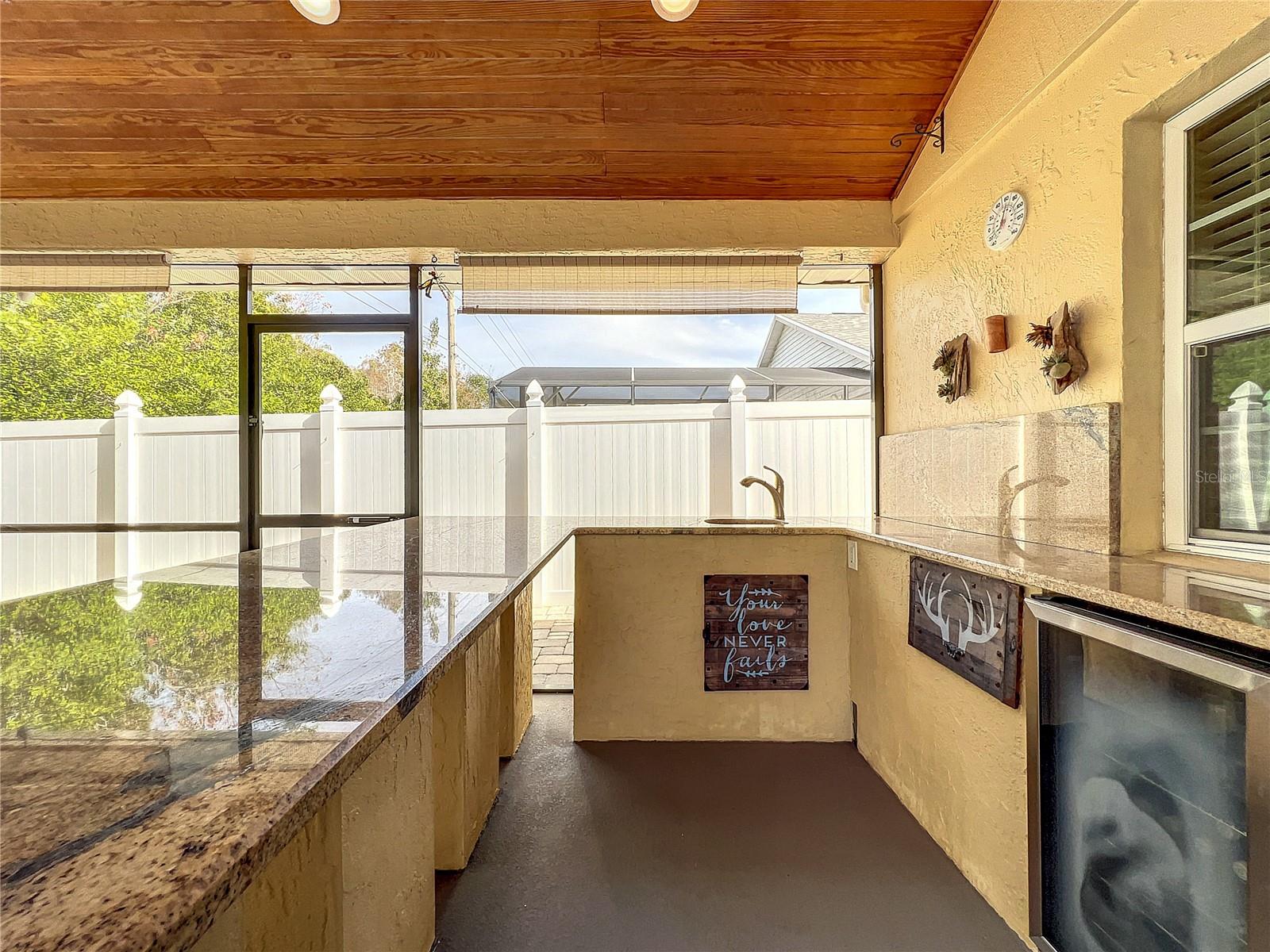 138 SEABREEZE CIR