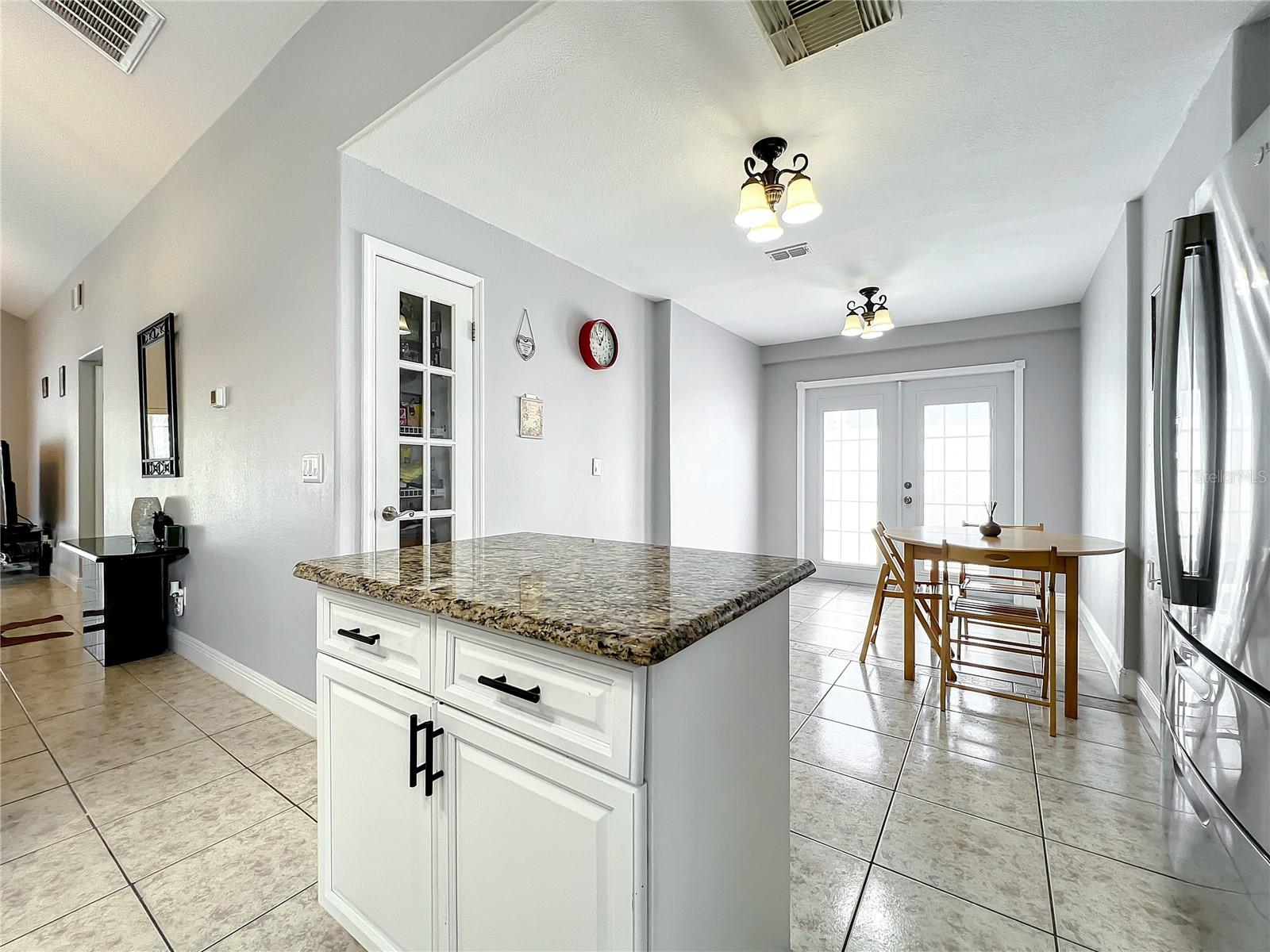138 SEABREEZE CIR
