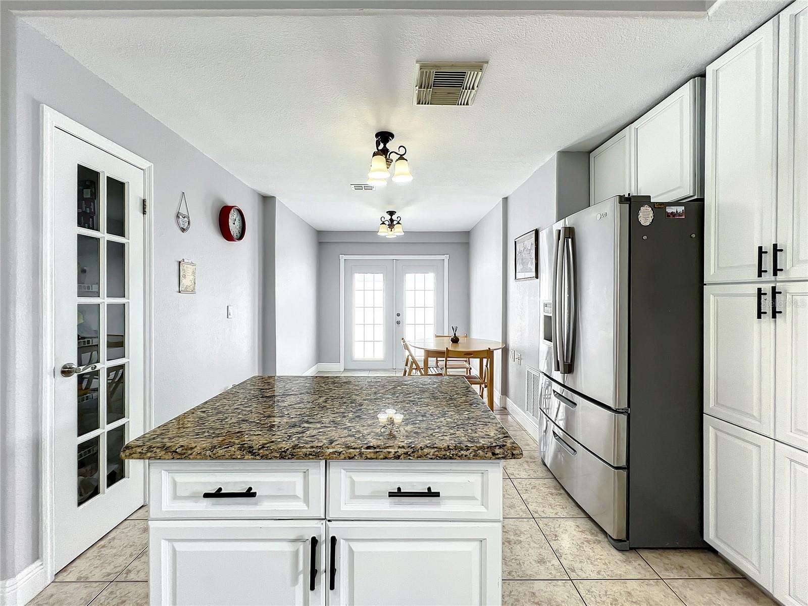 138 SEABREEZE CIR
