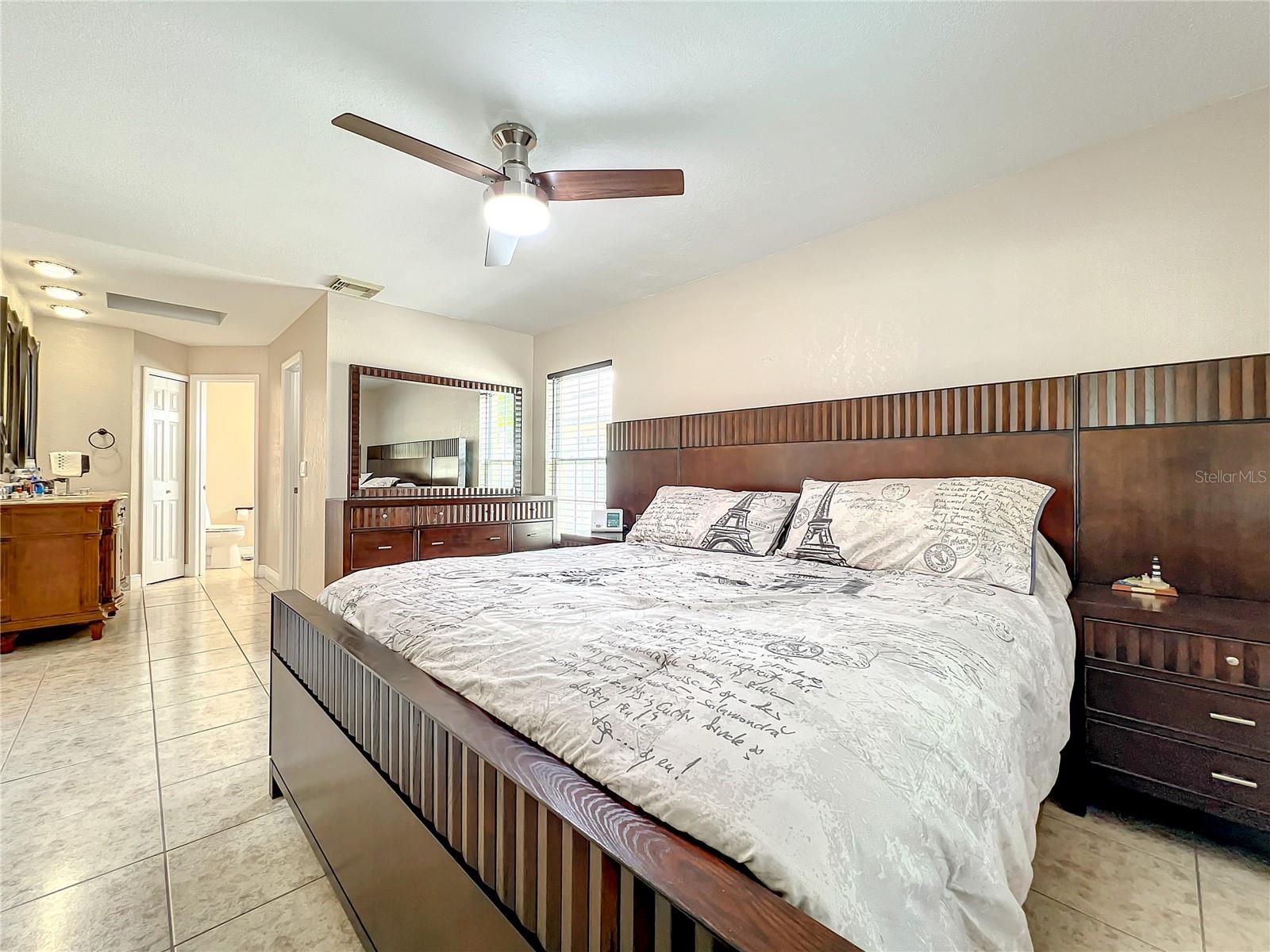 138 SEABREEZE CIR