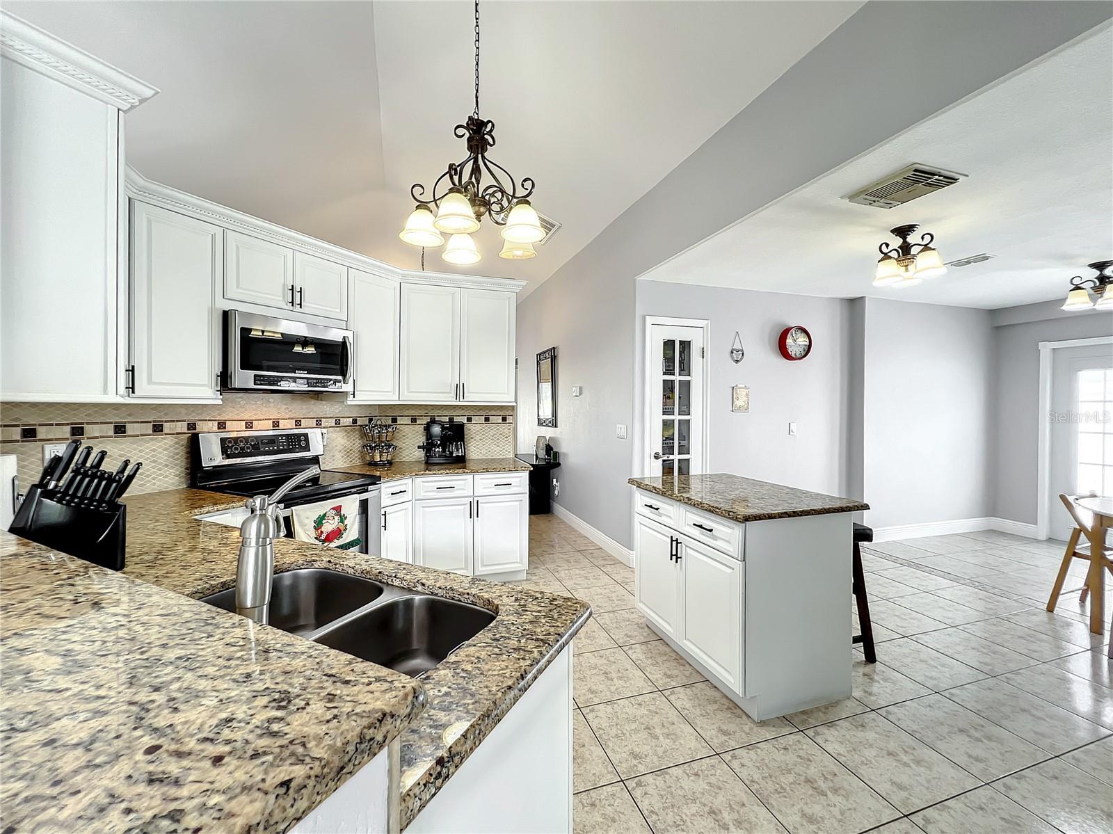 138 SEABREEZE CIR