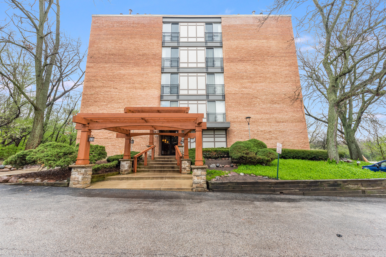 5810 Oakwood Drive Unit: 4H