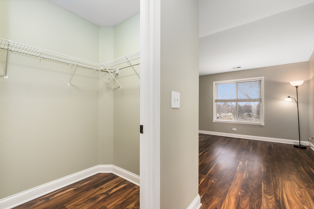 1862 N Wentworth Circle