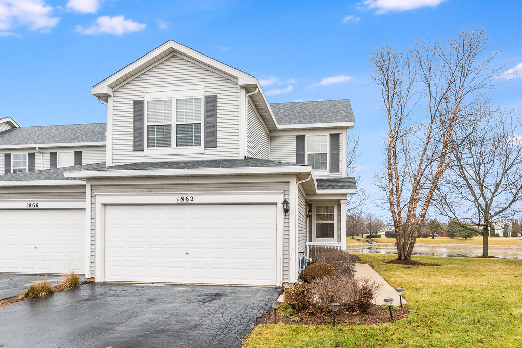 1862 N Wentworth Circle