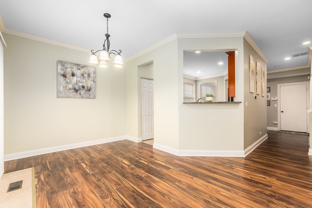 1862 N Wentworth Circle