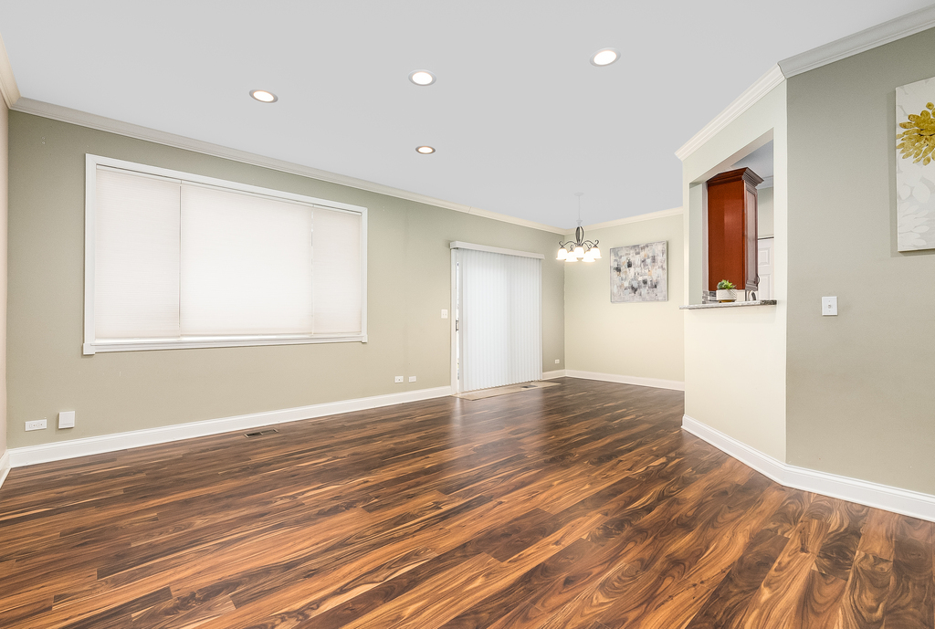 1862 N Wentworth Circle