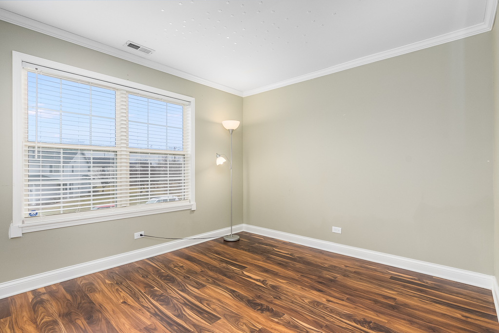 1862 N Wentworth Circle