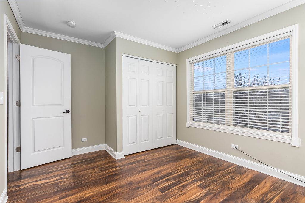 1862 N Wentworth Circle