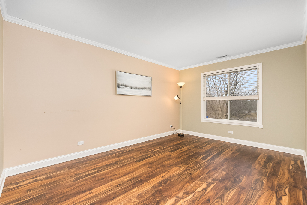 1862 N Wentworth Circle