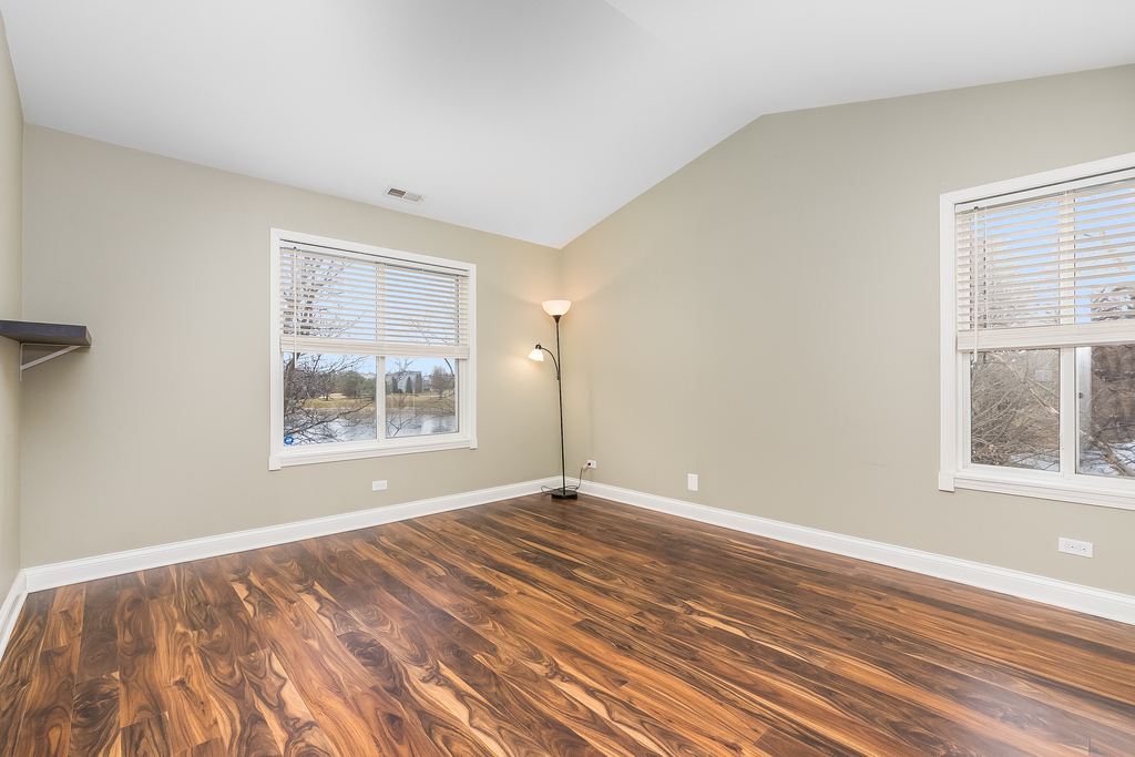 1862 N Wentworth Circle