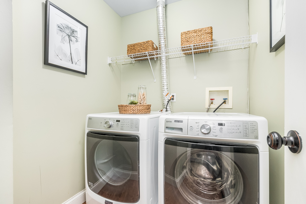 1862 N Wentworth Circle