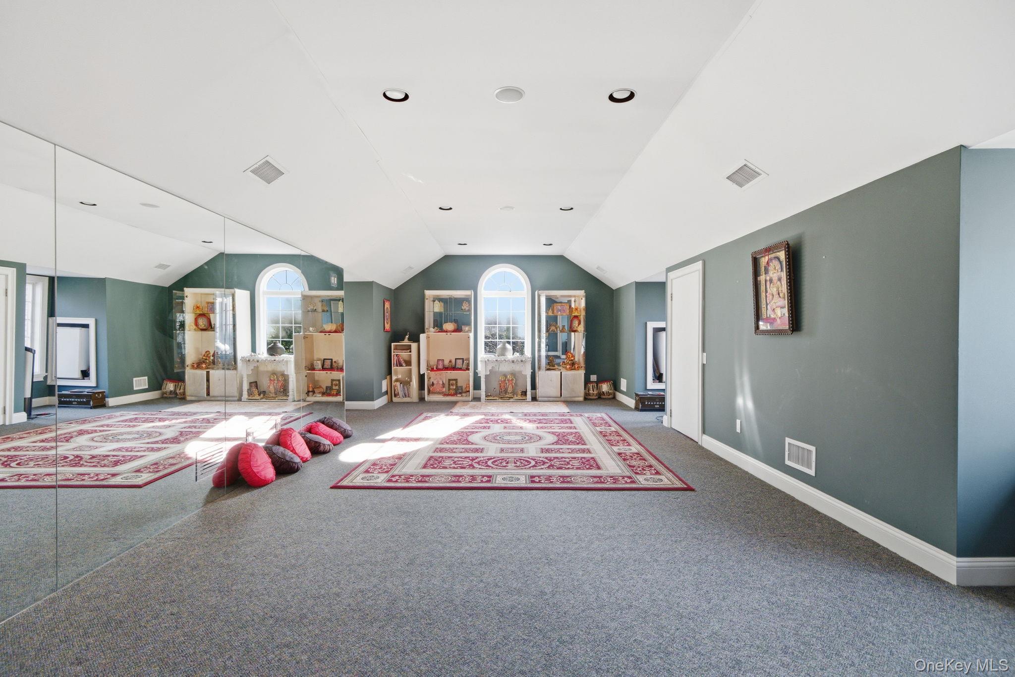 19 Cobblestone Court