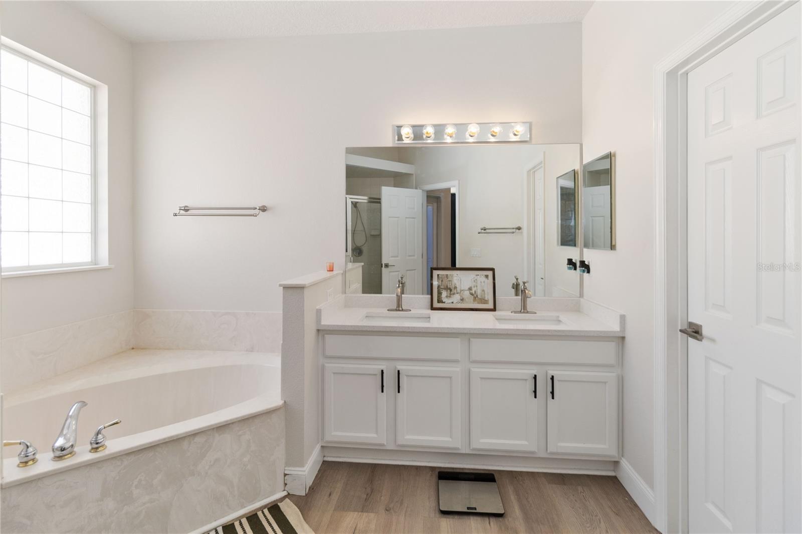 3793 BEACON RIDGE WAY