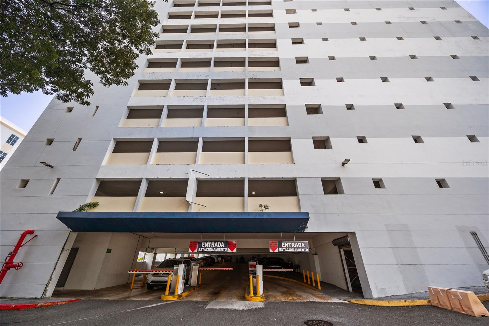 1789 PR-21 TORRE METROPOLITANO #413