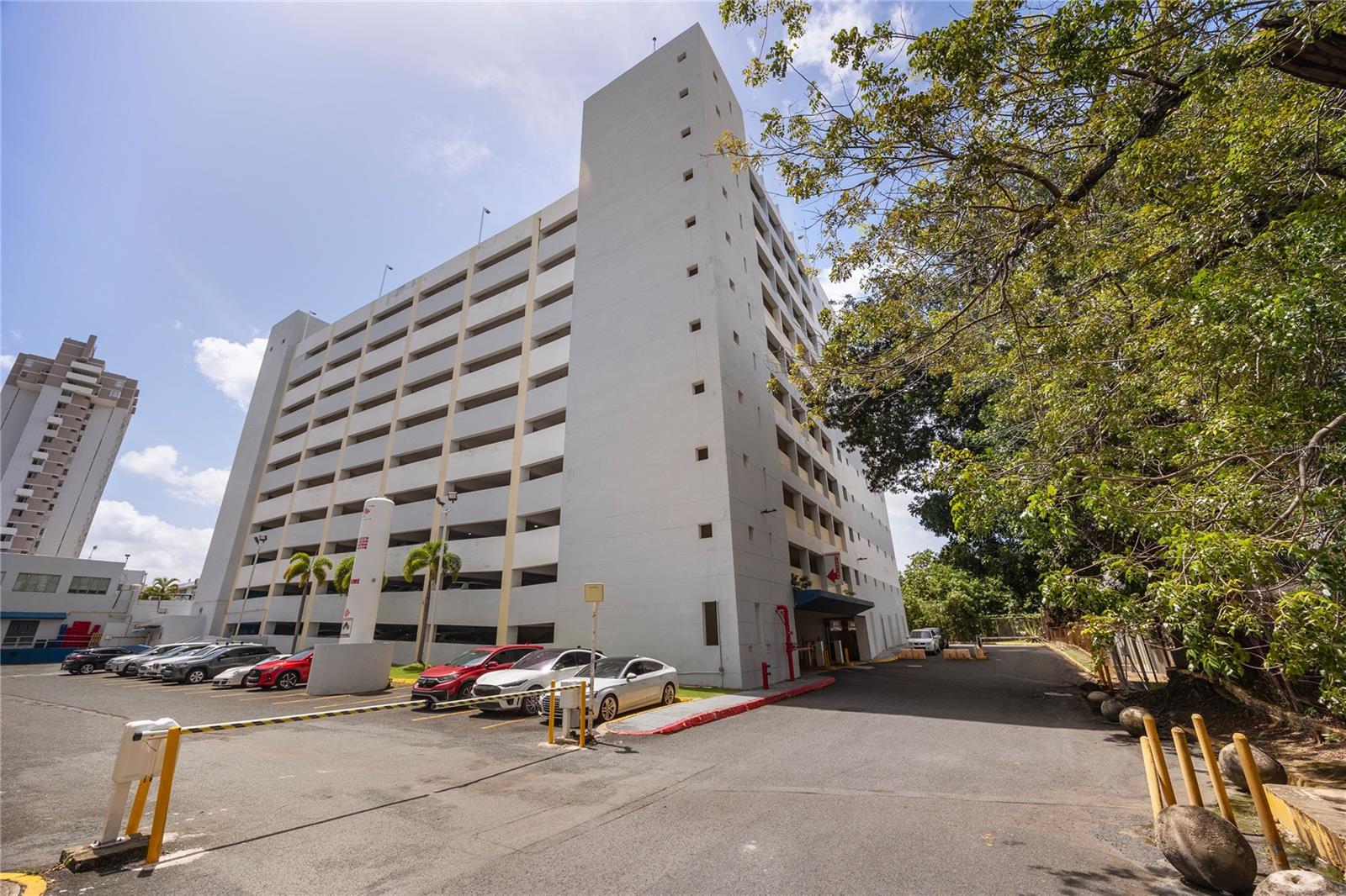 1789 PR-21 TORRE METROPOLITANO #413