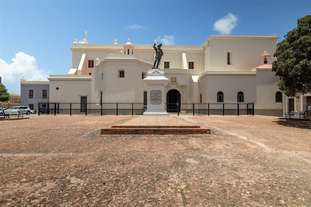 9 Calle Del Mercado