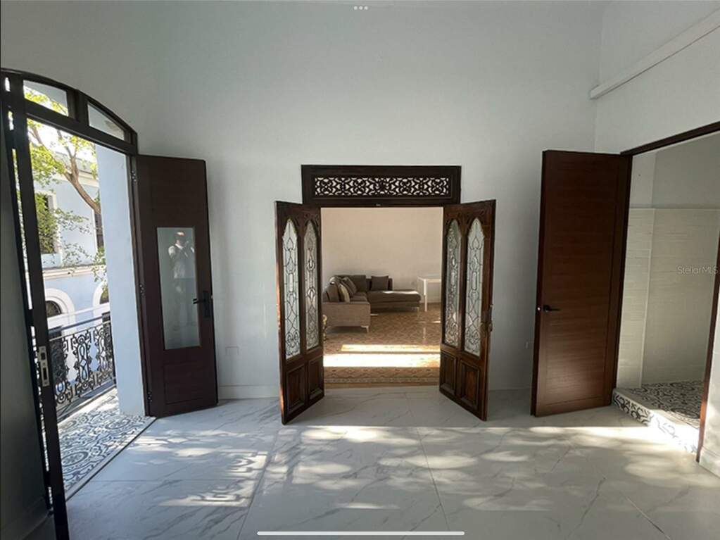 9 Del Mercado Unit: 2