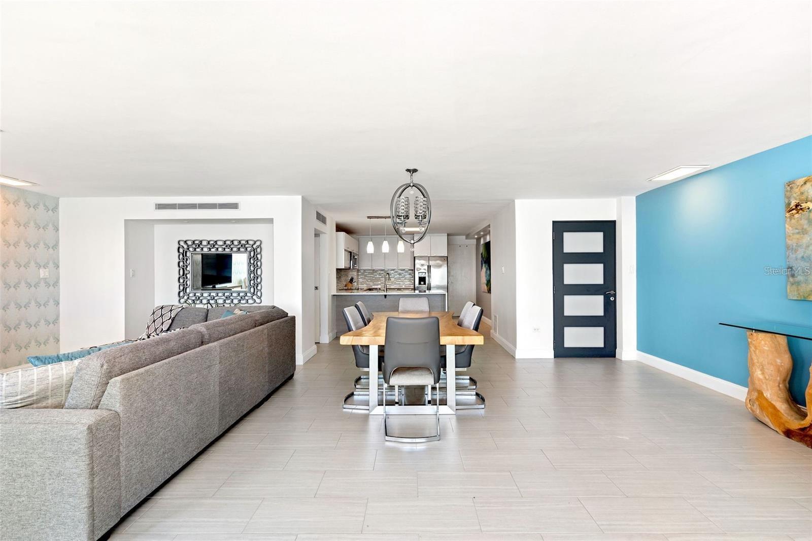 51 KING'S COURT 10 A