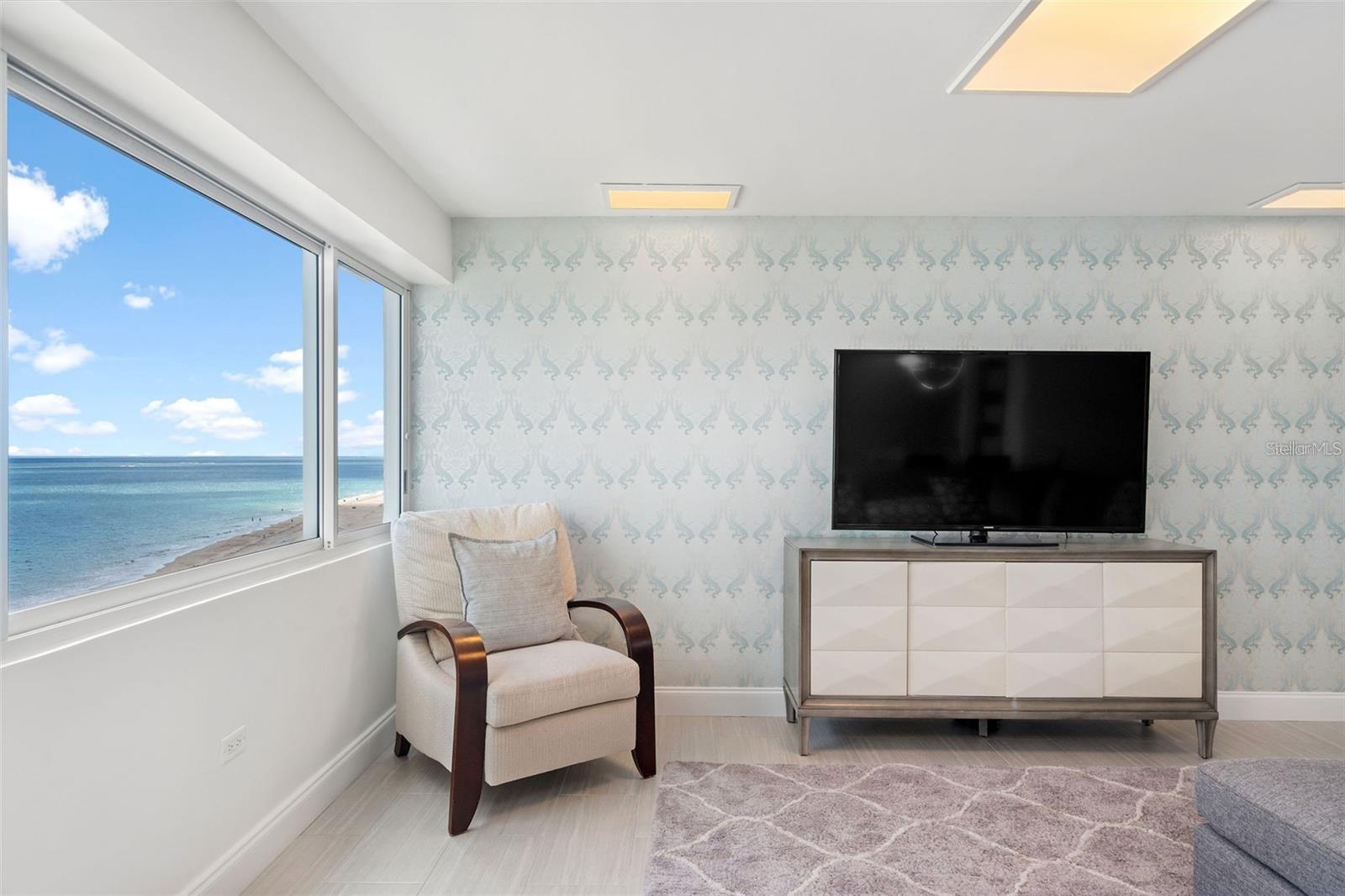 51 KING'S COURT 10 A