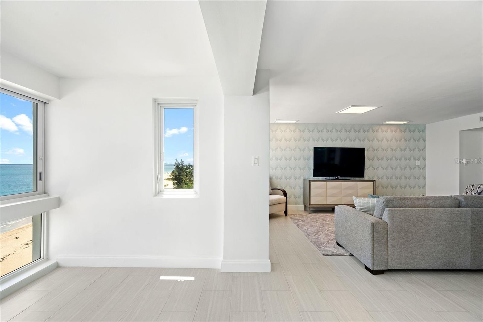51 KING'S COURT 10 A