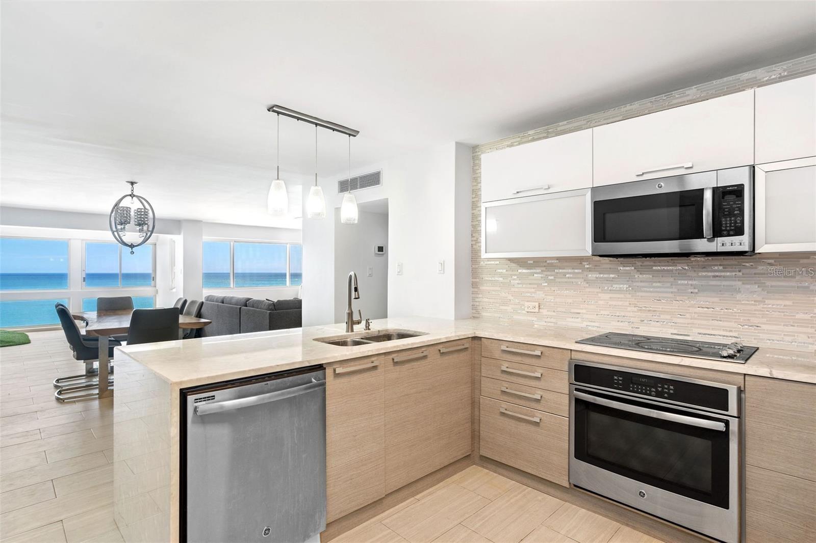 51 KING'S COURT 10 A