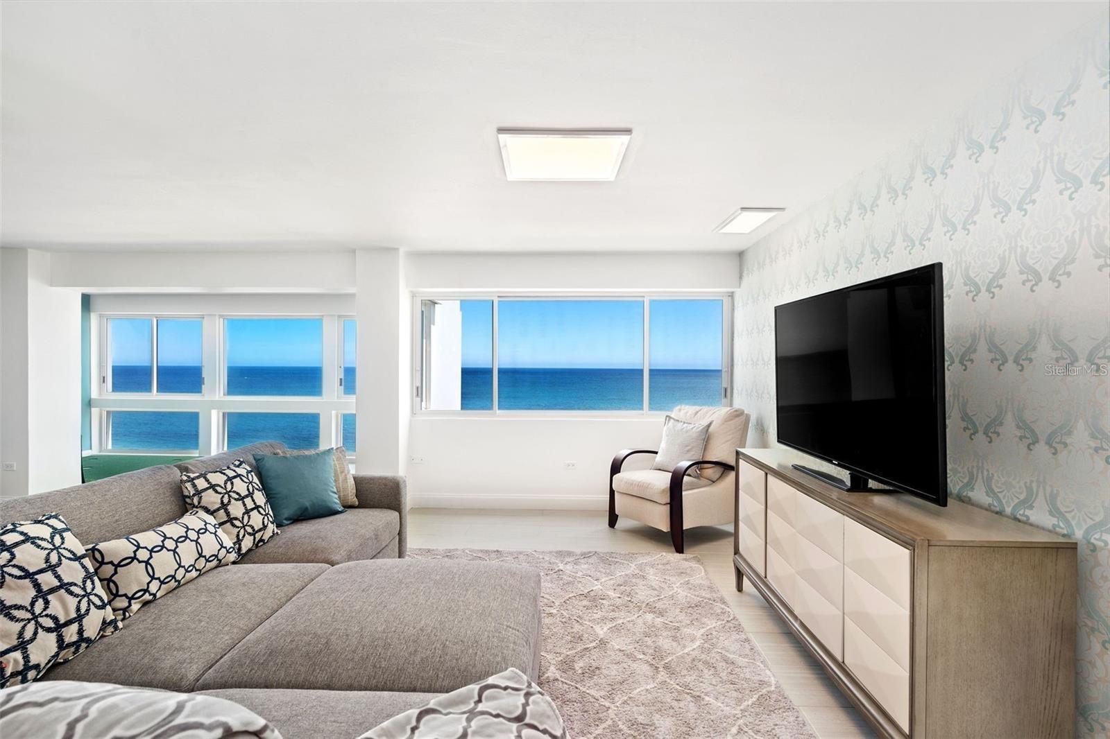 51 KING'S COURT 10 A