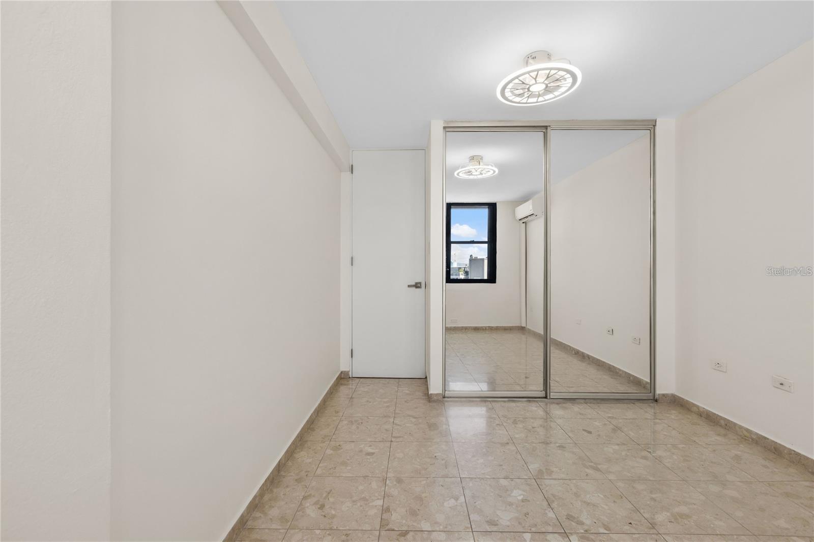 64 CONDADO AVE