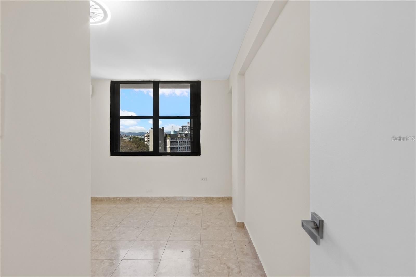 64 CONDADO AVE