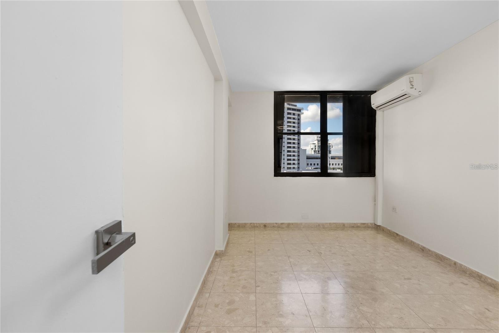 64 CONDADO AVE