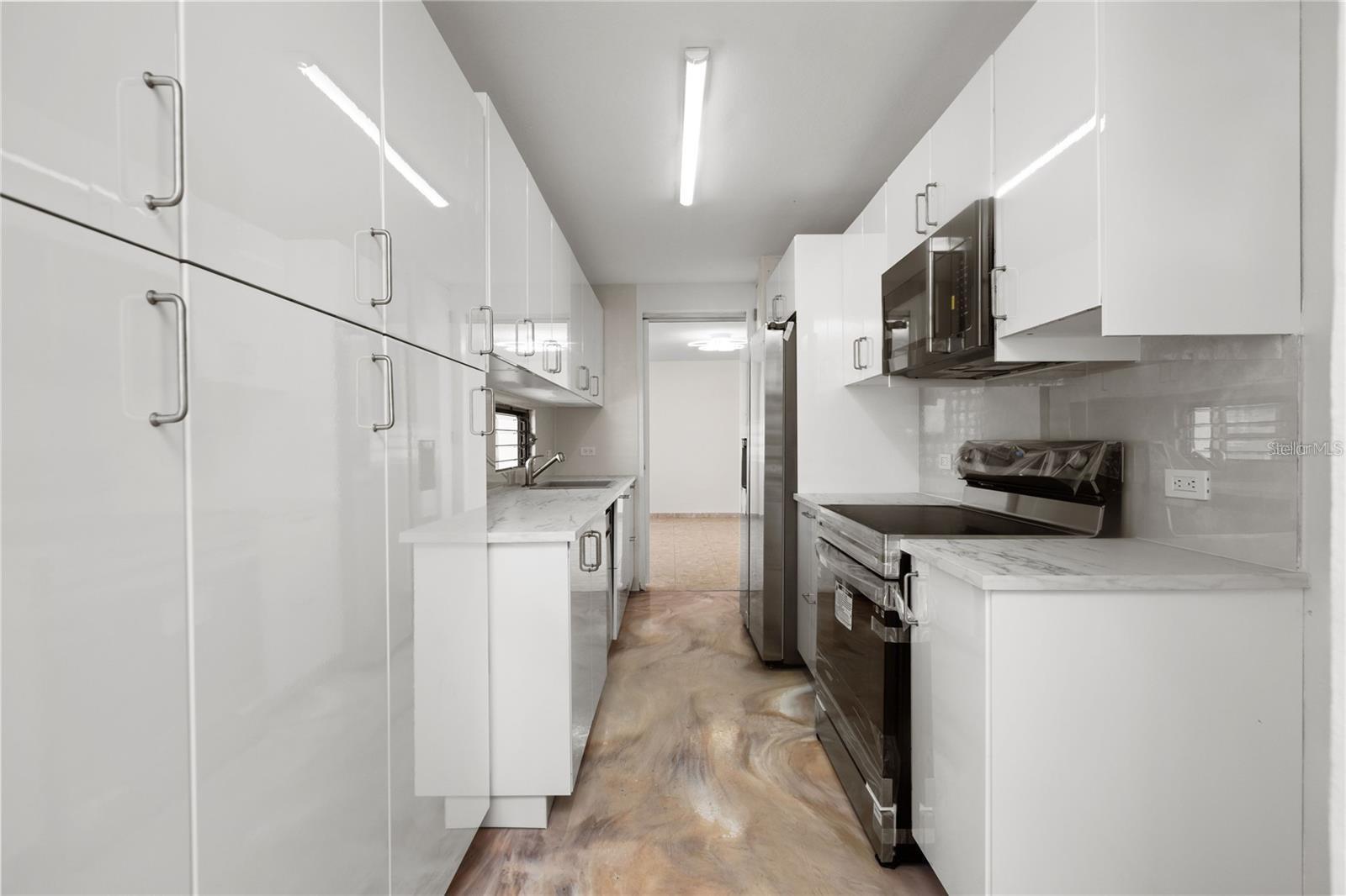 64 CONDADO AVE