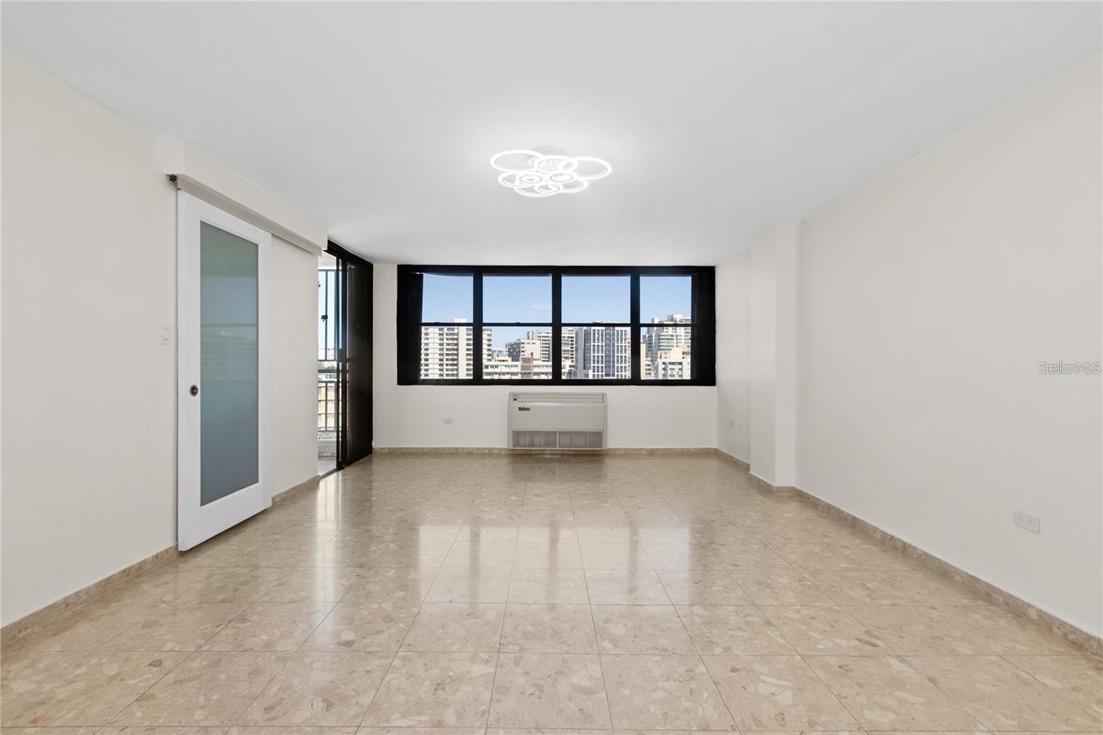 64 CONDADO AVE