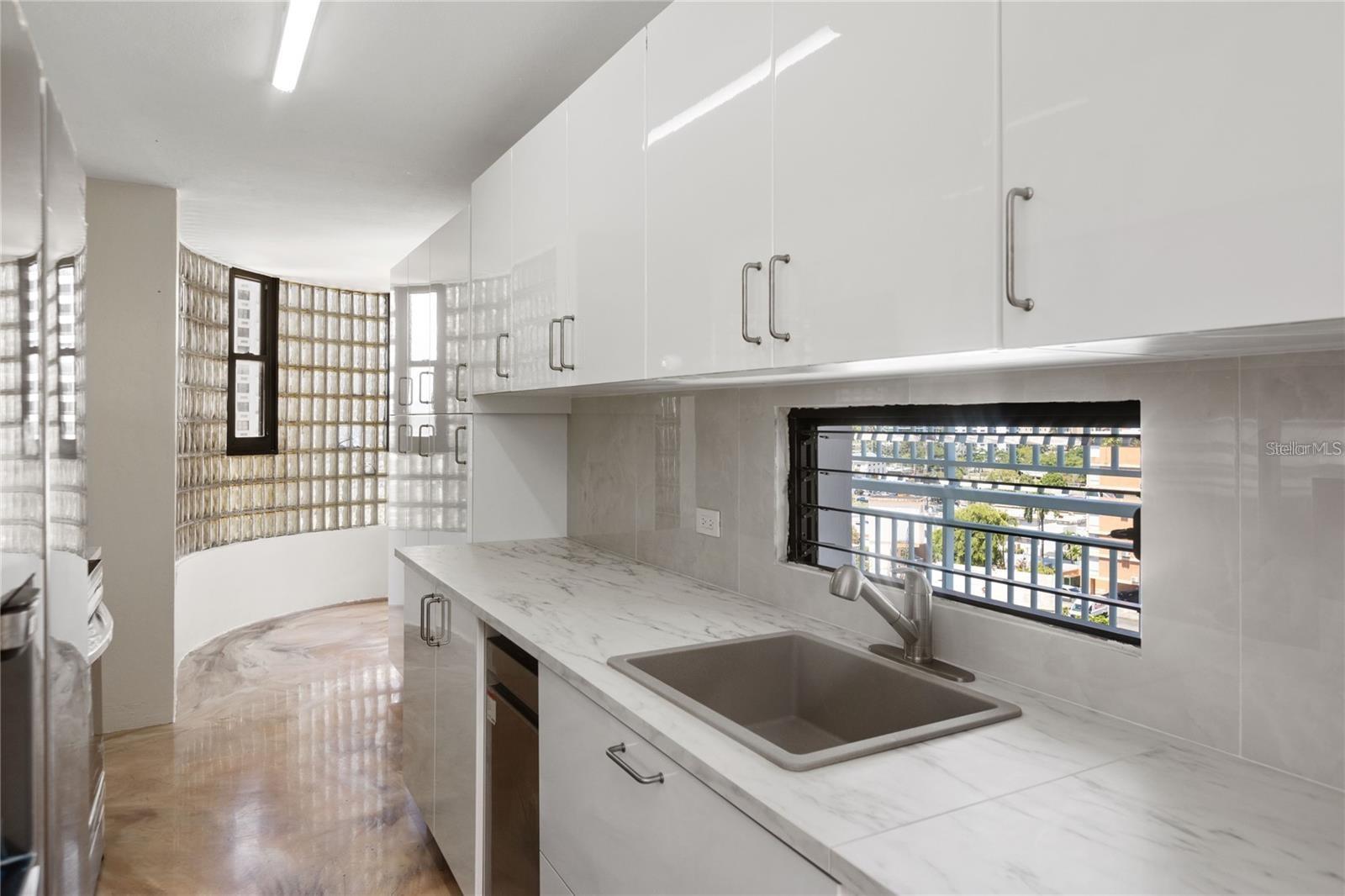 64 CONDADO AVE