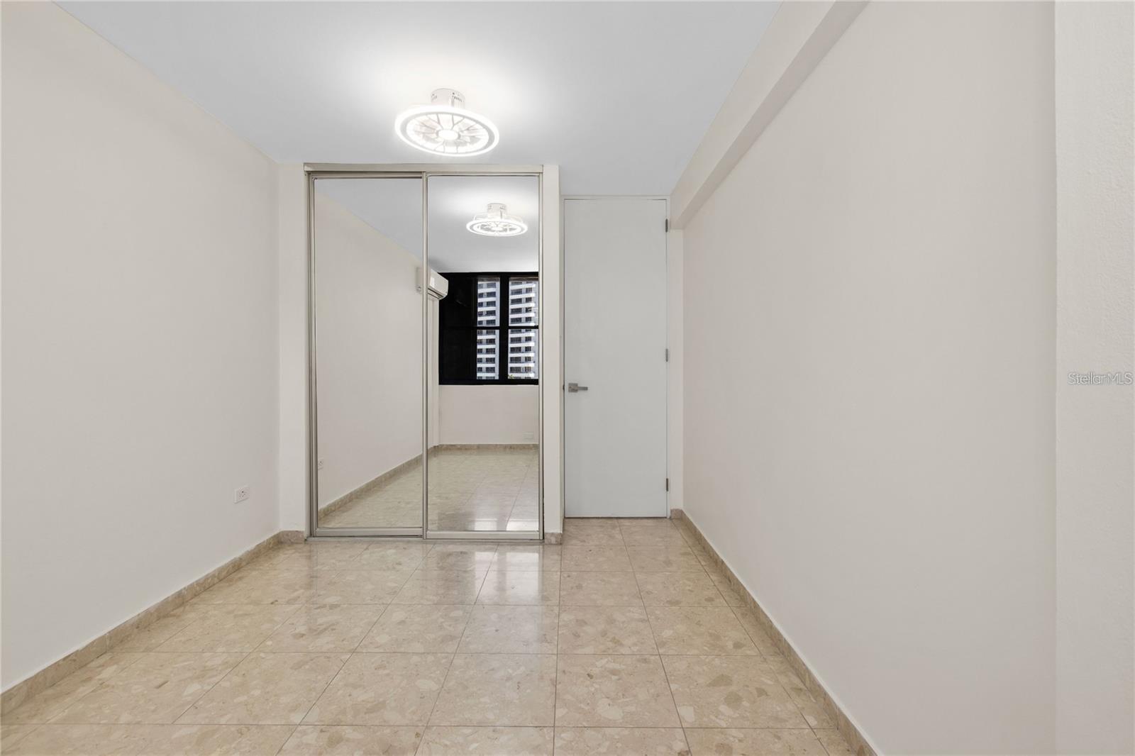 64 CONDADO AVE