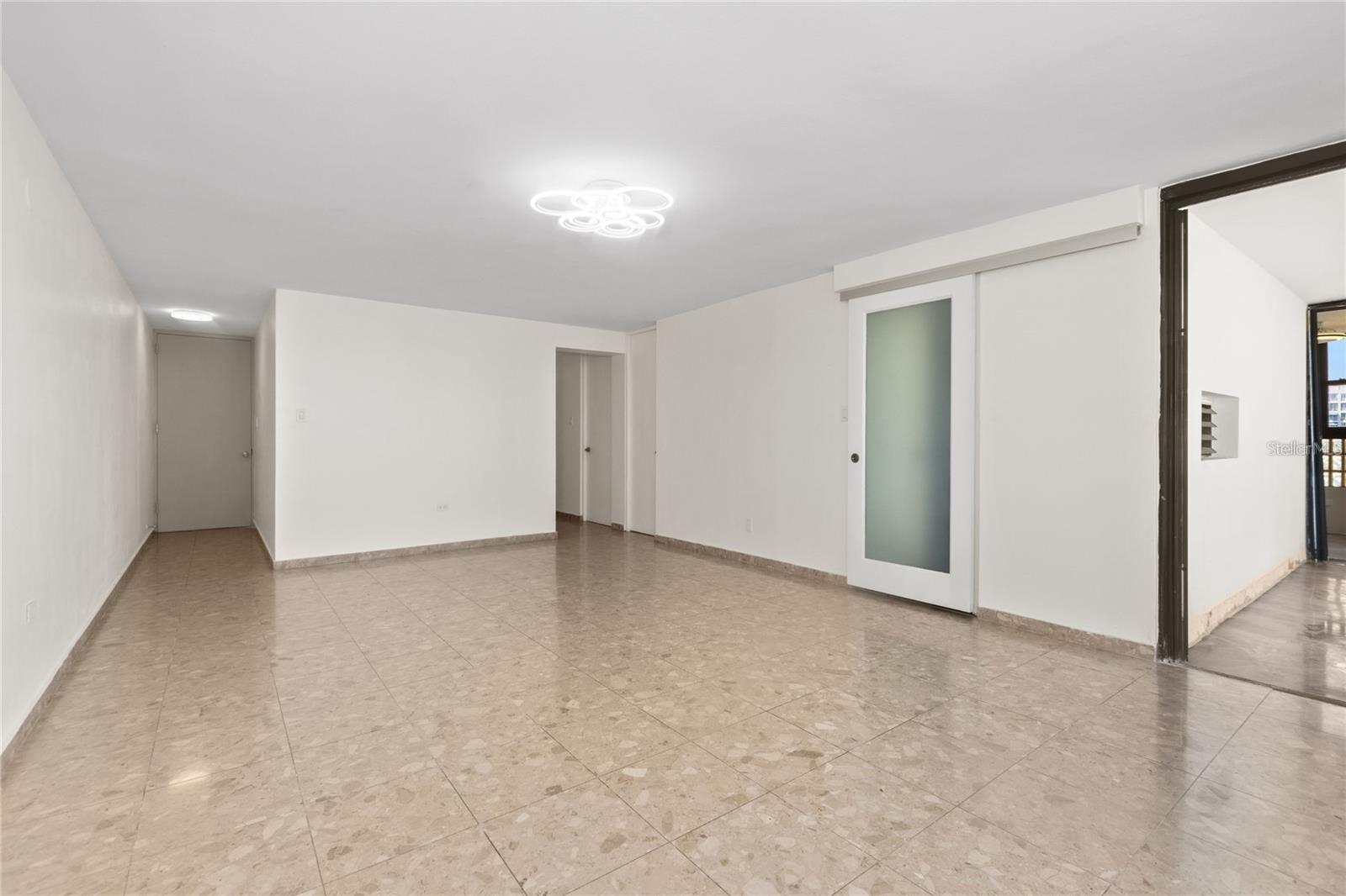 64 CONDADO AVE