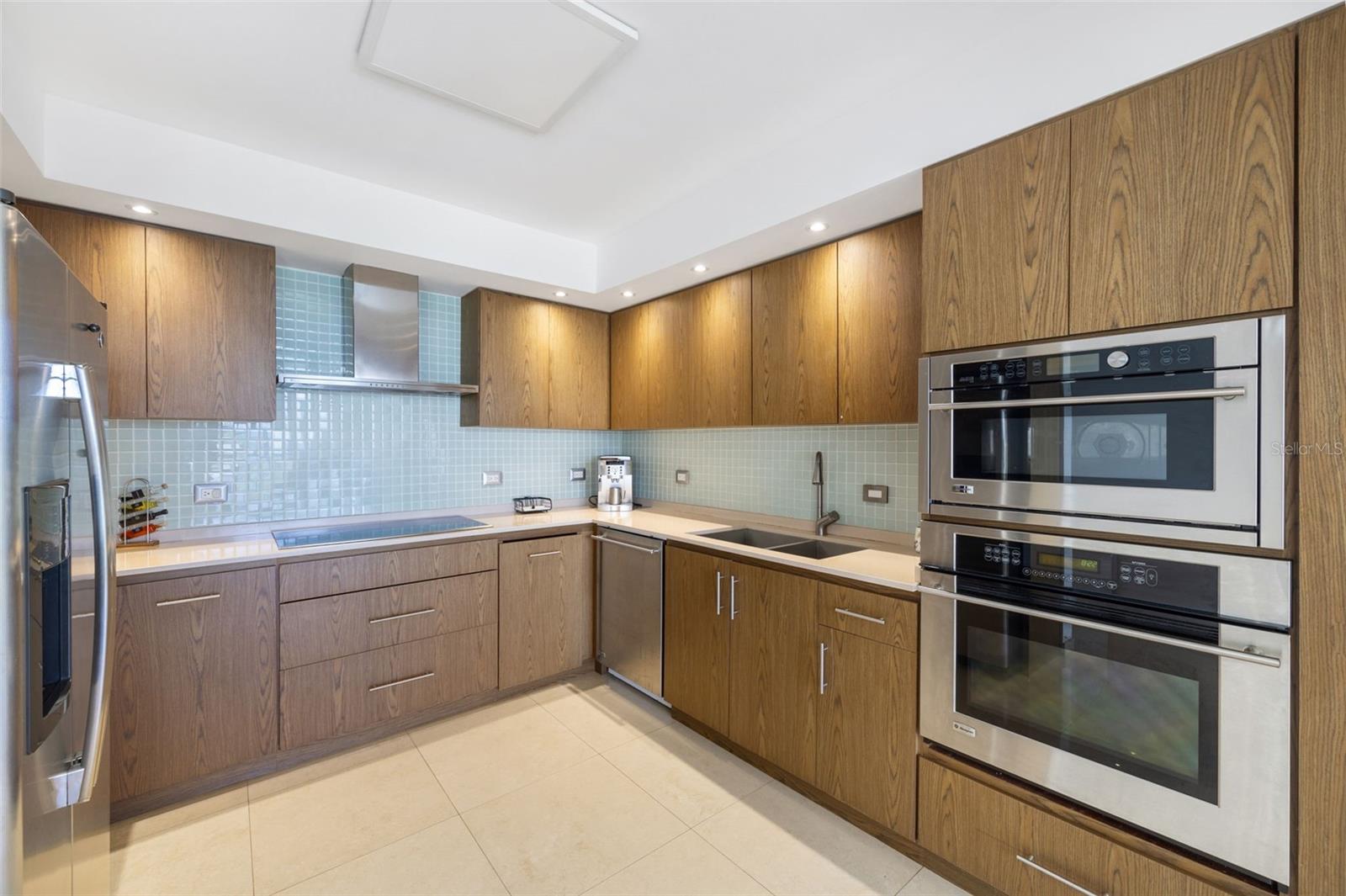 860 ASHFORD AVE #7B