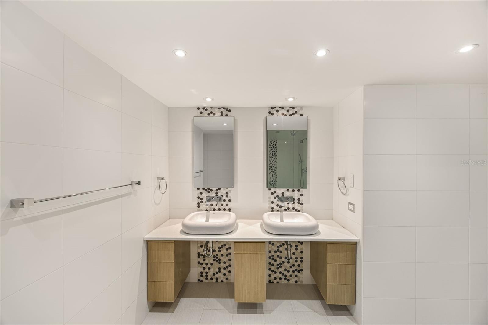 860 ASHFORD AVE #7B