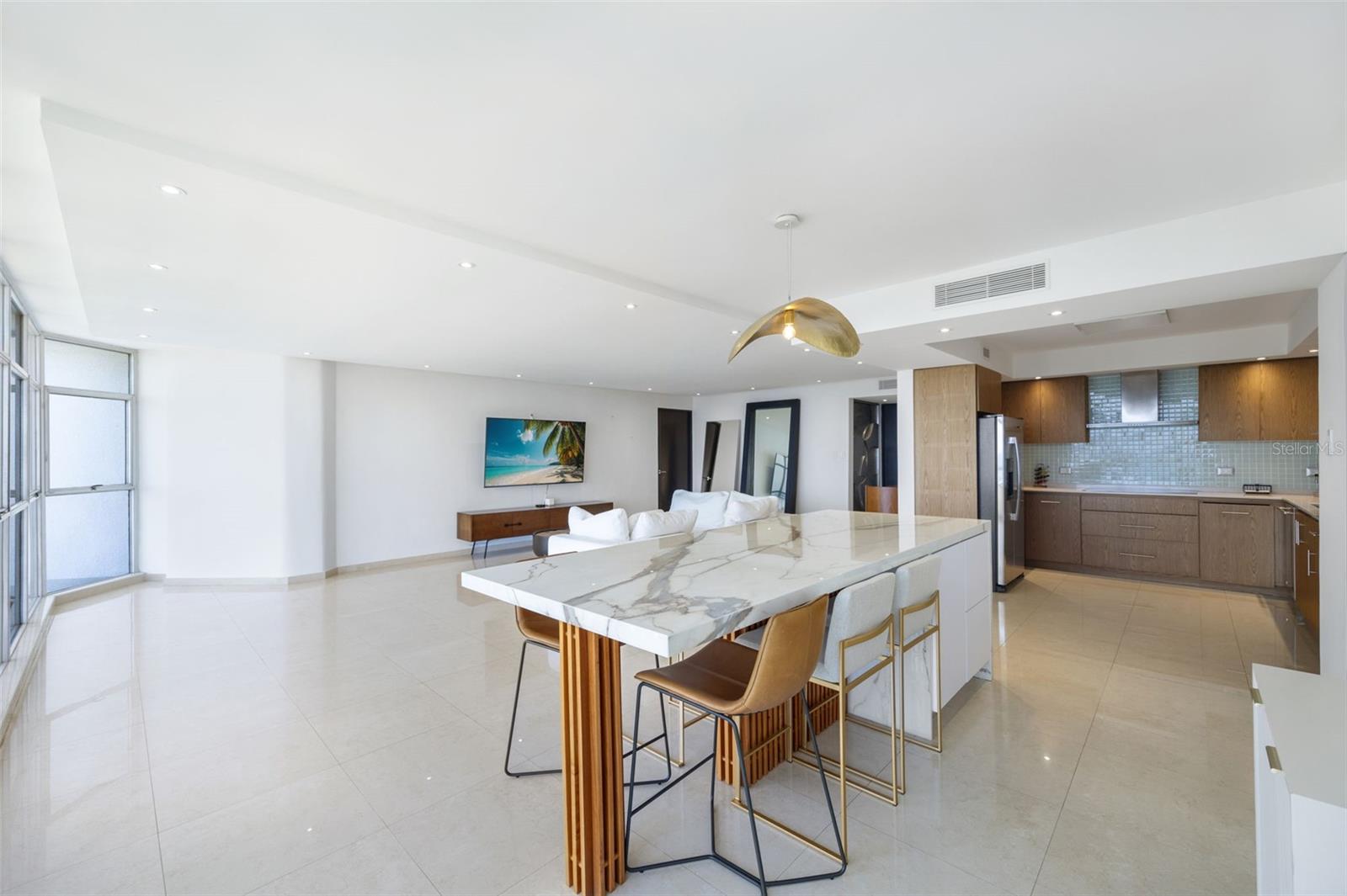 860 ASHFORD AVE #7B