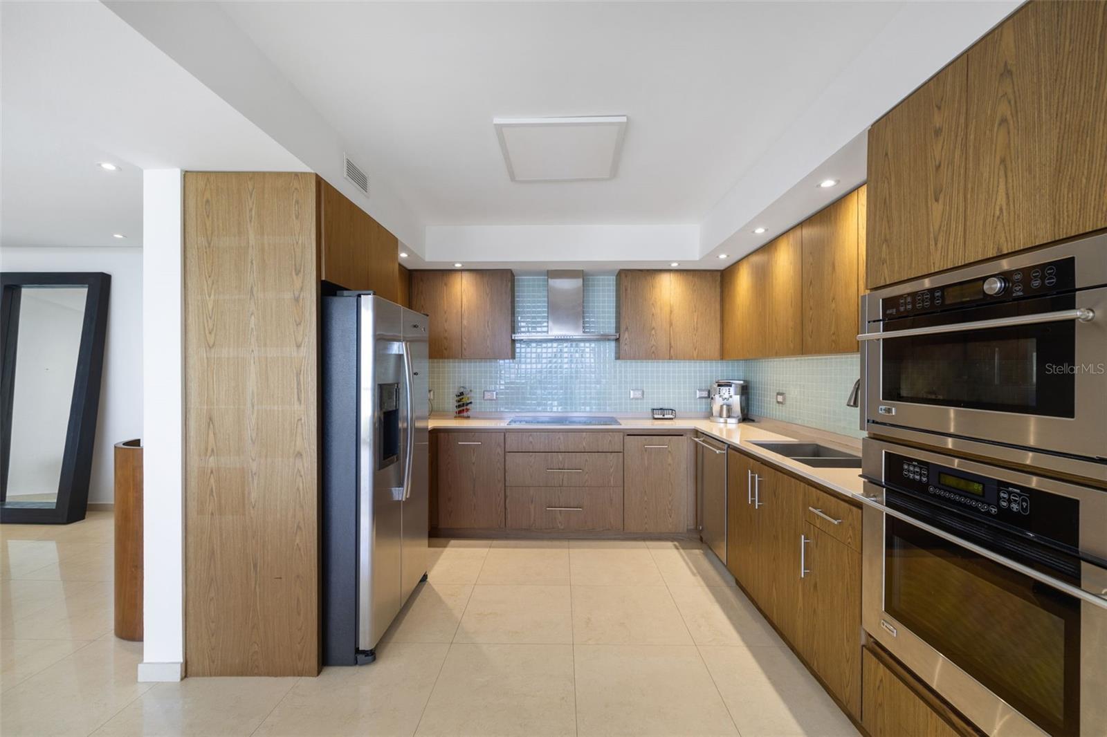 860 ASHFORD AVE #7B