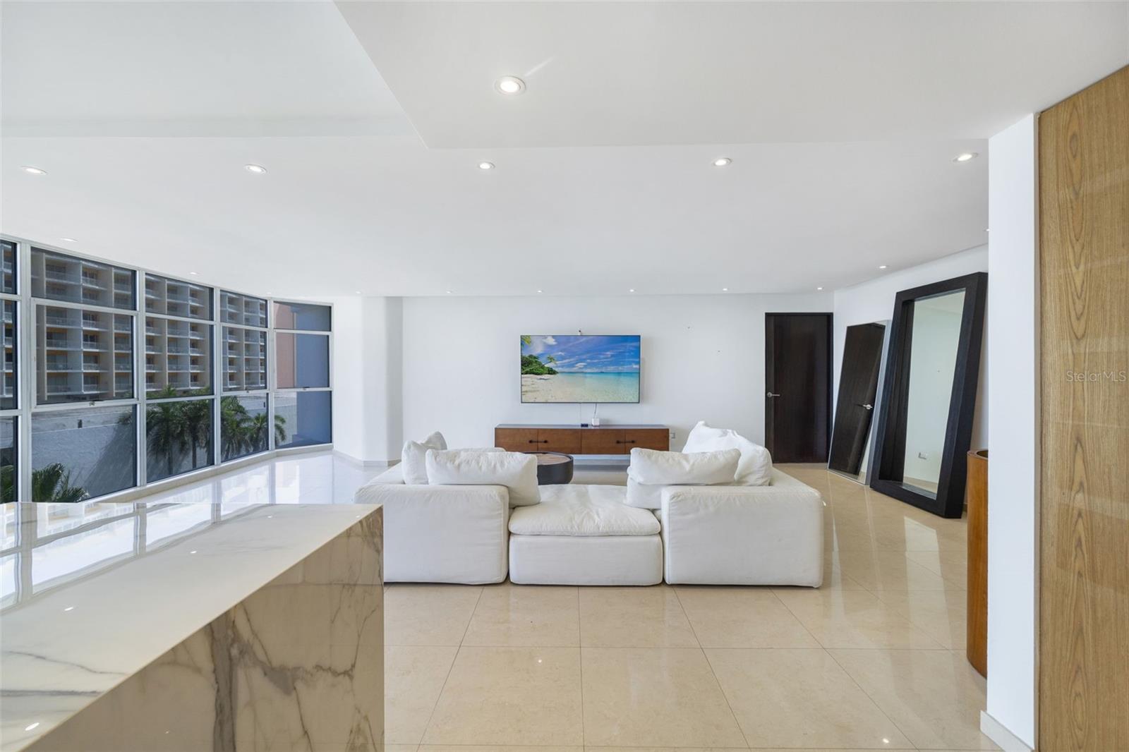 860 ASHFORD AVE #7B