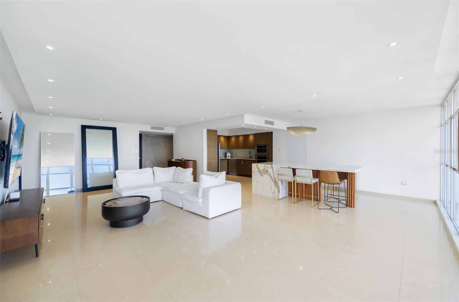 860 ASHFORD AVE #7B