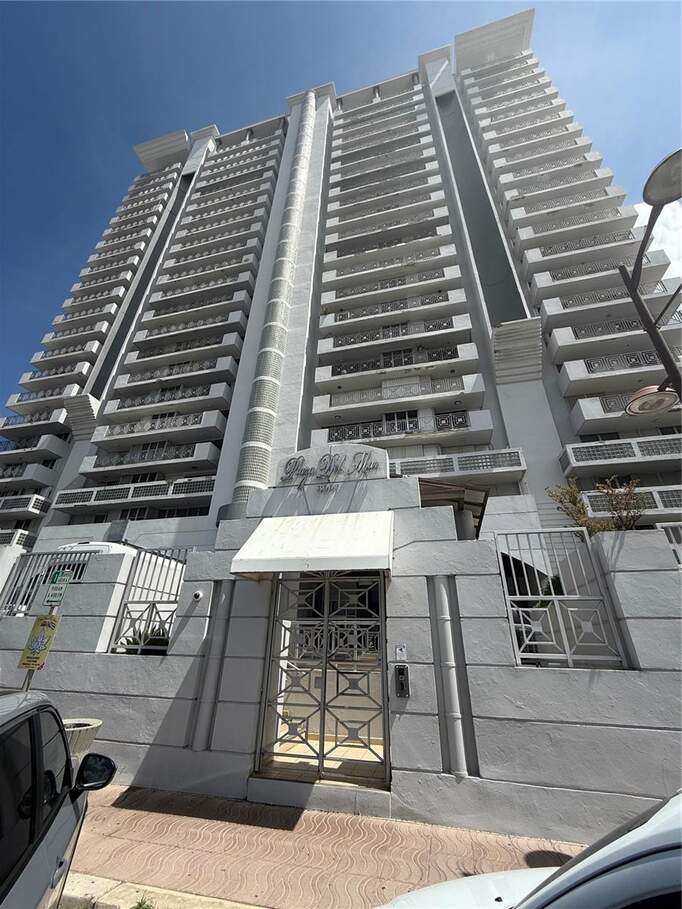 3001 ave isla verde Plaza Del Mar Unit: 405