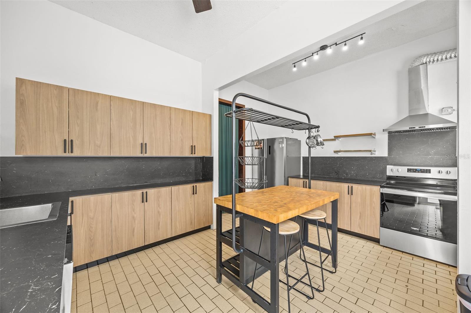 652 CALLE HERNANDEZ