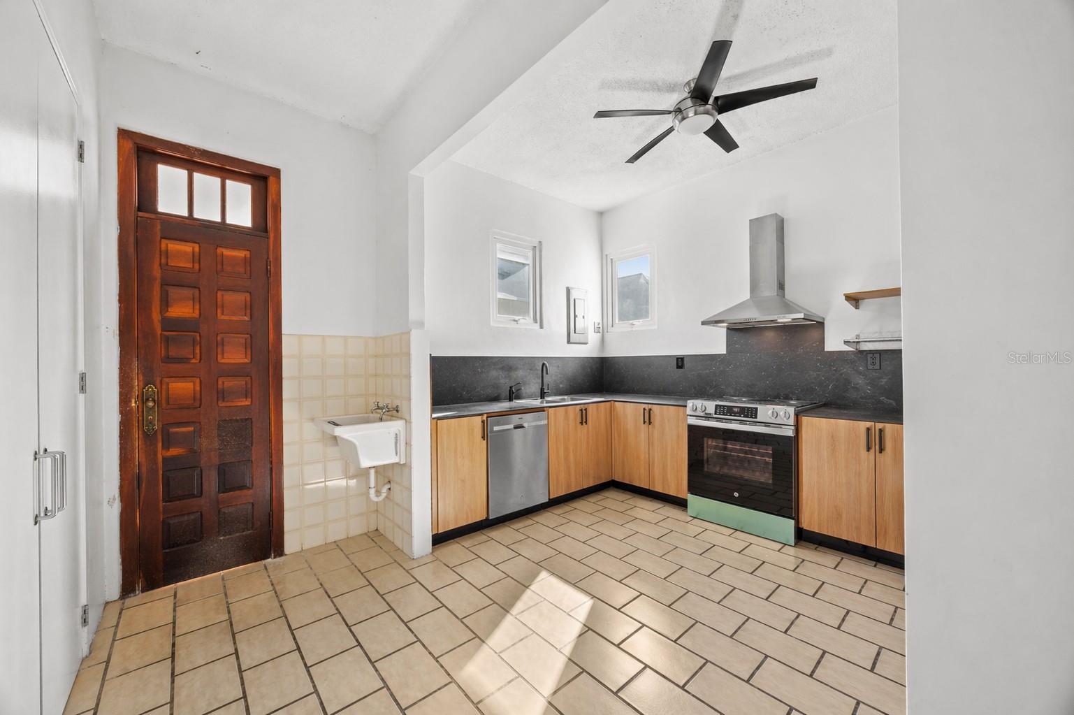 652 CALLE HERNANDEZ