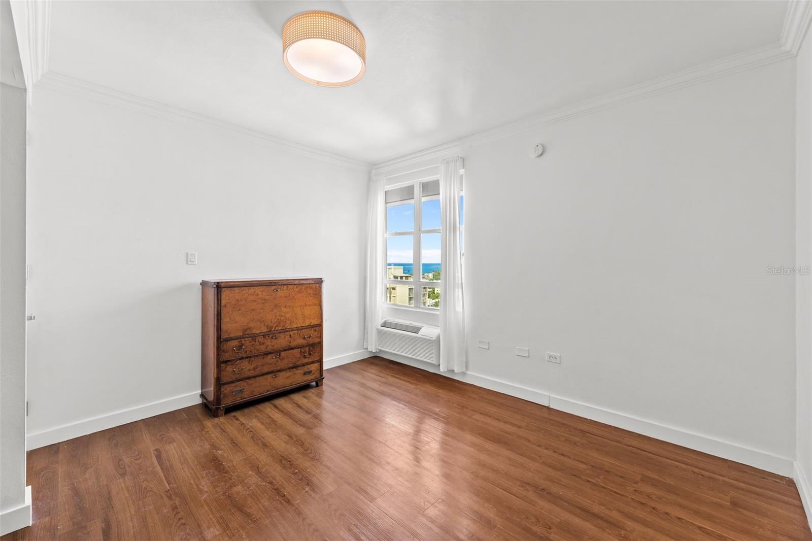 1754 CALLE MCLEARY #1101
