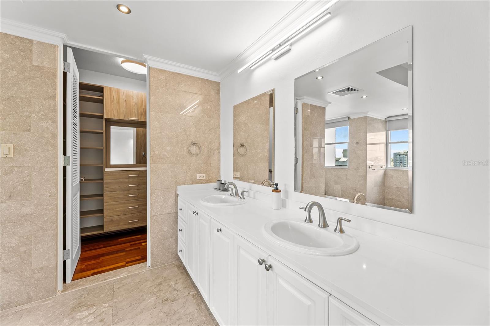 1754 CALLE MCLEARY #1101