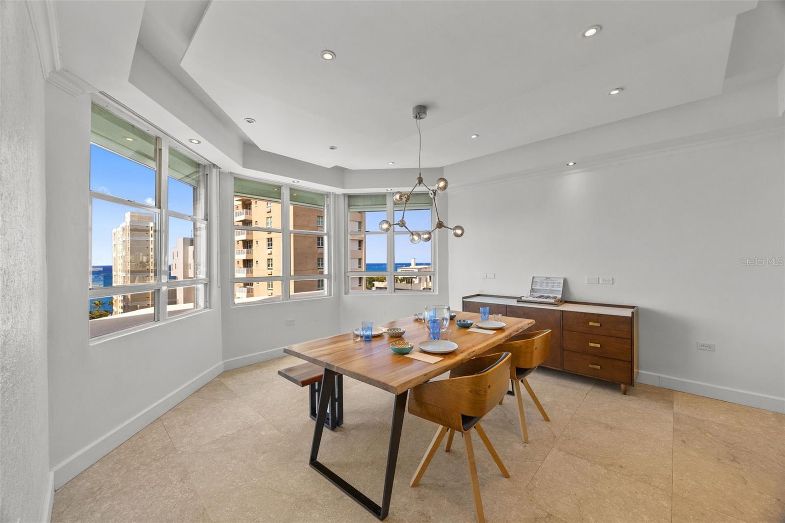 1754 CALLE MCLEARY #1101