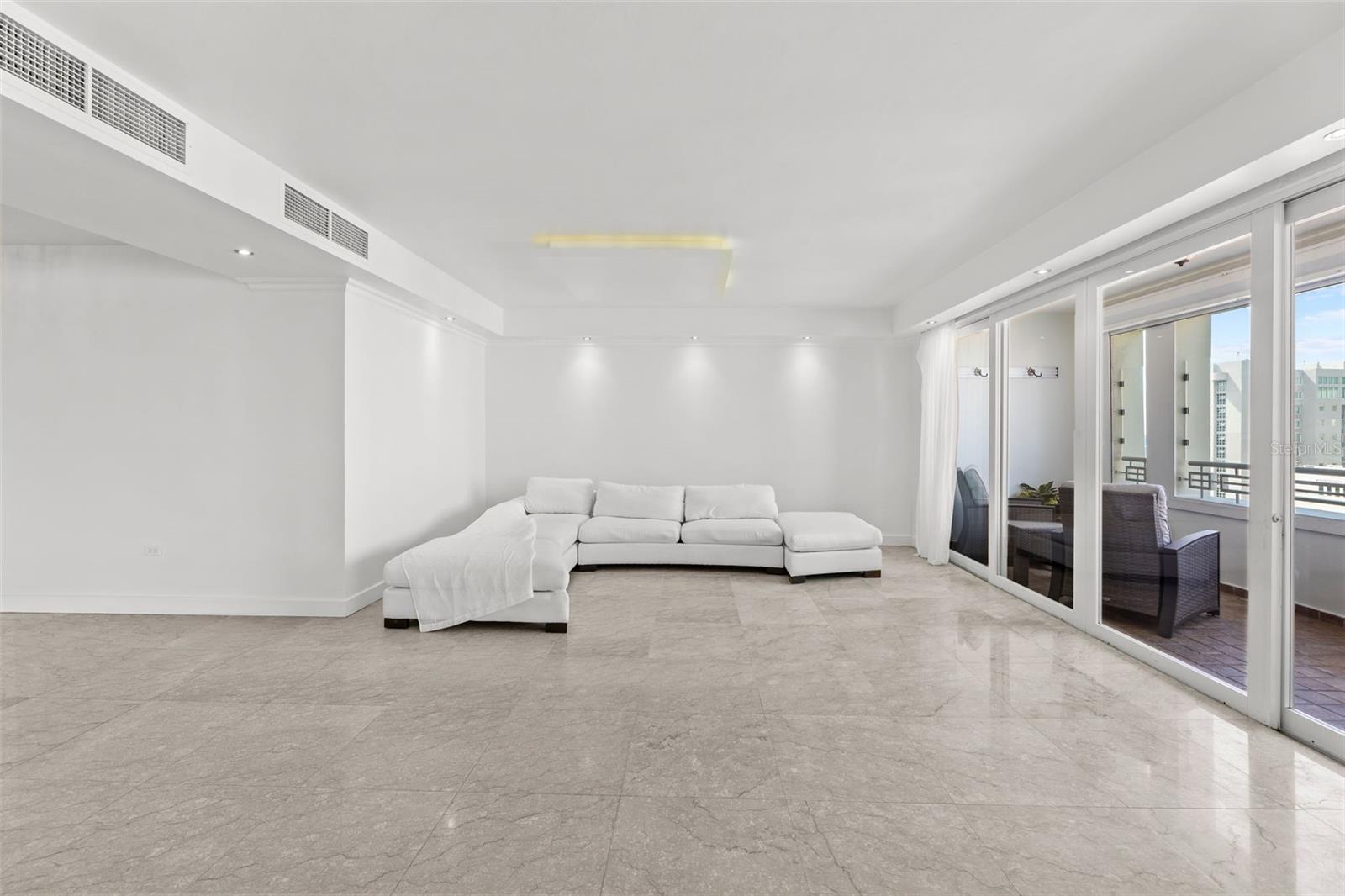 1754 CALLE MCLEARY #1101