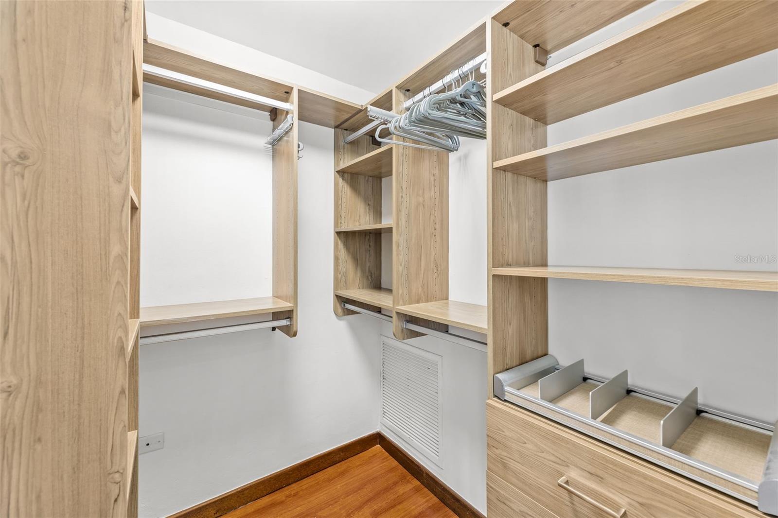 1754 CALLE MCLEARY #1101